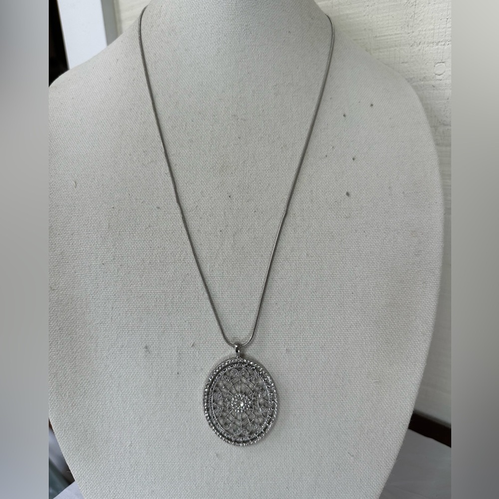 Long silvertone oval filigree rhinestone pendant necklace